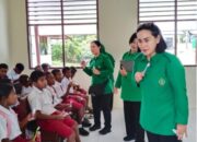 Persit KCK Cabang XII Kodim 1801/PD XVIII Kasuari Berikan Penyuluhan Gosok Gigi Dan Cuci Tangan di Sd Inpres 62 Asai