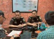Kejagung Serahkan Tersangka HS dan Barang Bukti Kasus Dugaan Korupsi Tata Kelola Pertambangan Nikel ke Kejari Jakarta Selatan