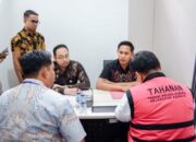 Kejaksaan Serahkan Tersangka YHF dan Barang Bukti dalam Perkara Perintangan Persidangan CPO