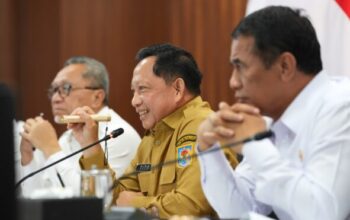 Jelang Nataru 2026–2027, Mendagri Tito Dorong Bansos dan Operasi Pasar untuk Kendalikan Harga Pangan