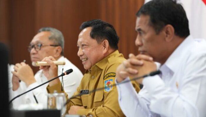 Jelang Nataru 2026–2027, Mendagri Tito Dorong Bansos dan Operasi Pasar untuk Kendalikan Harga Pangan